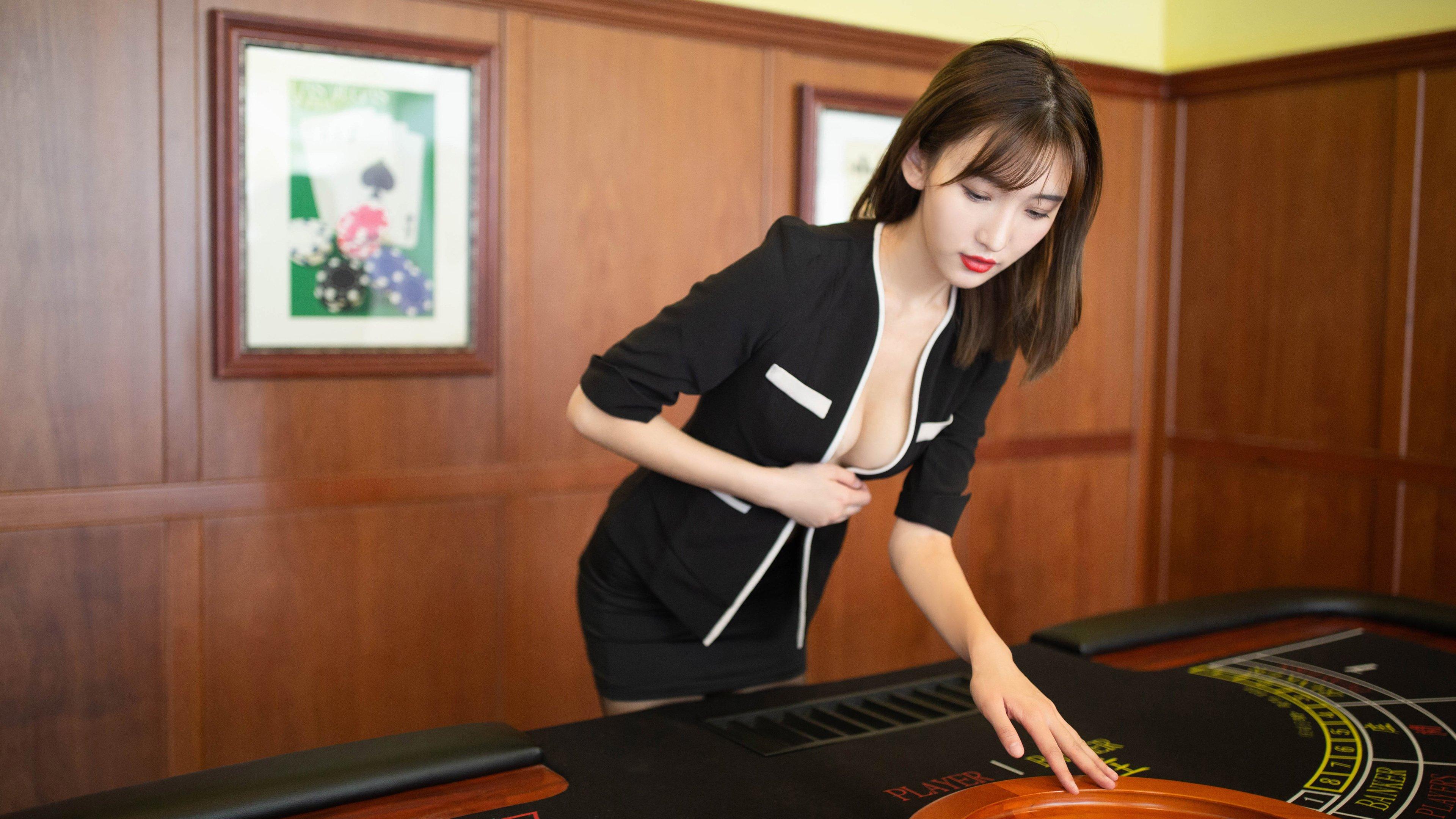 怎么装扮QQ空间提高人气 黄钻全开